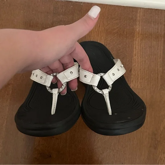 Sketchers Black and White Rhinestones Flip Flop Sandals Size 7.5 - Picture 4 of 16